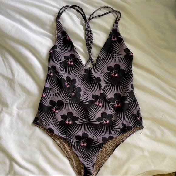 Acacia Venezuela One Piece in “Modern Pacific” - Picture 3 of 6